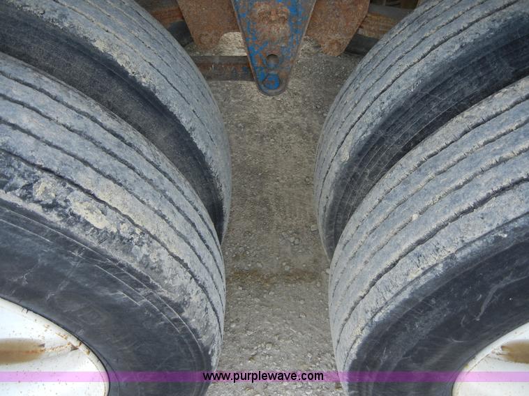 image for item 2358 1990 Mate 26' dump trailer