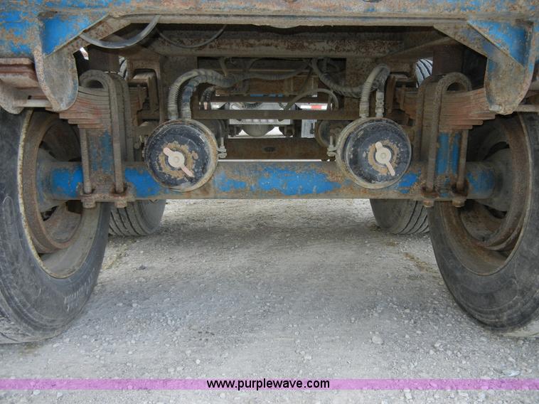 image for item 2358 1990 Mate 26' dump trailer