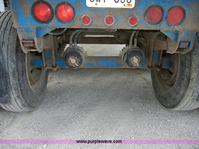 image for item 2358 1990 Mate 26' dump trailer