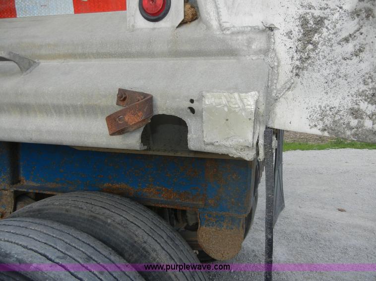 image for item 2358 1990 Mate 26' dump trailer