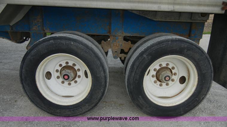 image for item 2358 1990 Mate 26' dump trailer