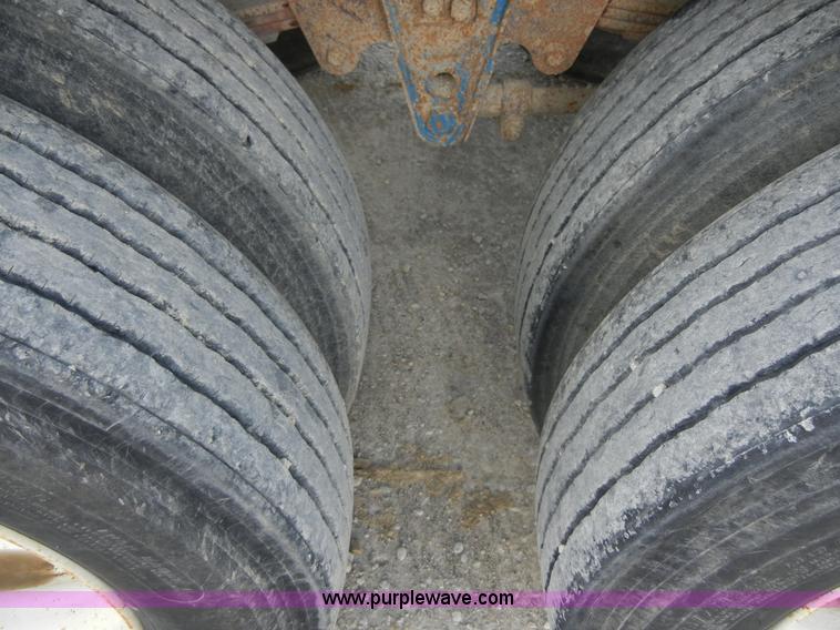 image for item 2358 1990 Mate 26' dump trailer