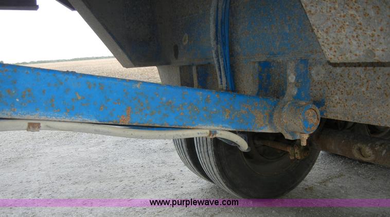 image for item 2358 1990 Mate 26' dump trailer