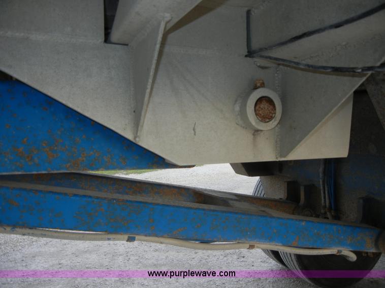 image for item 2358 1990 Mate 26' dump trailer