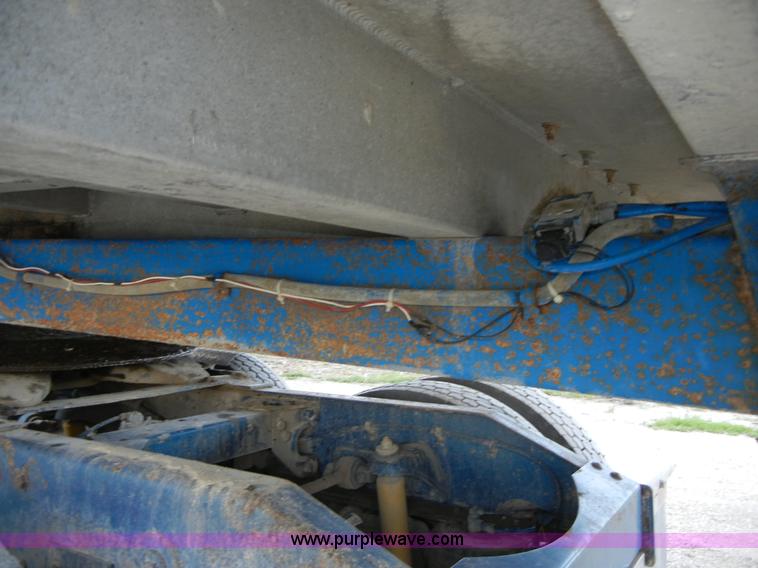 image for item 2358 1990 Mate 26' dump trailer