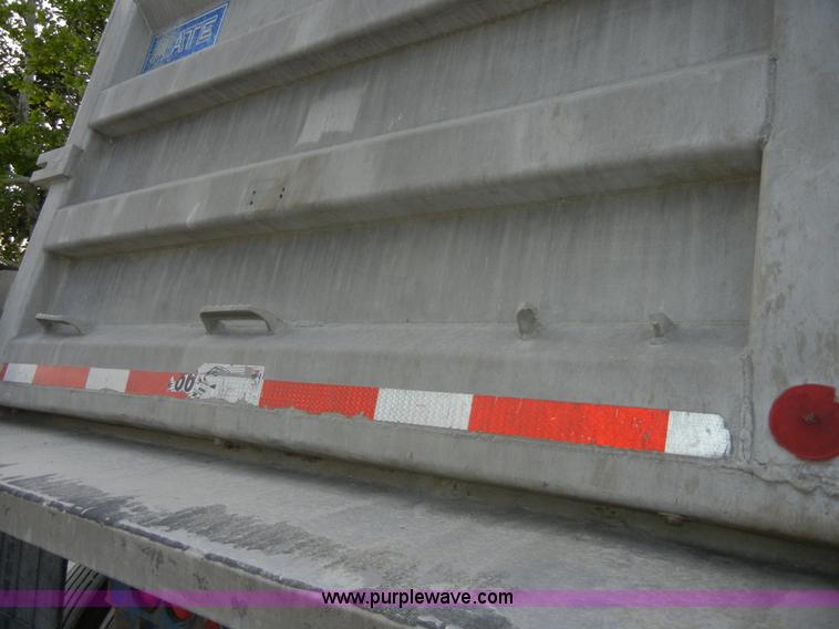 image for item 2358 1990 Mate 26' dump trailer