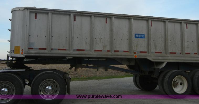 image for item 2358 1990 Mate 26' dump trailer