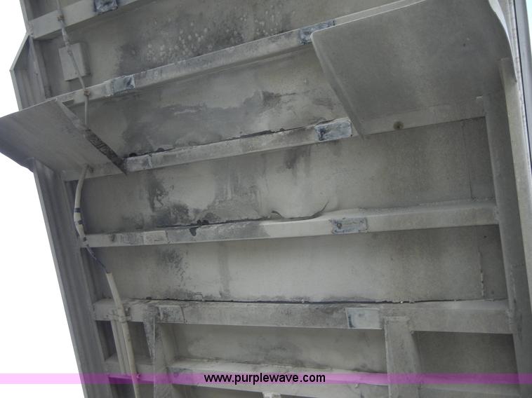 image for item 2358 1990 Mate 26' dump trailer