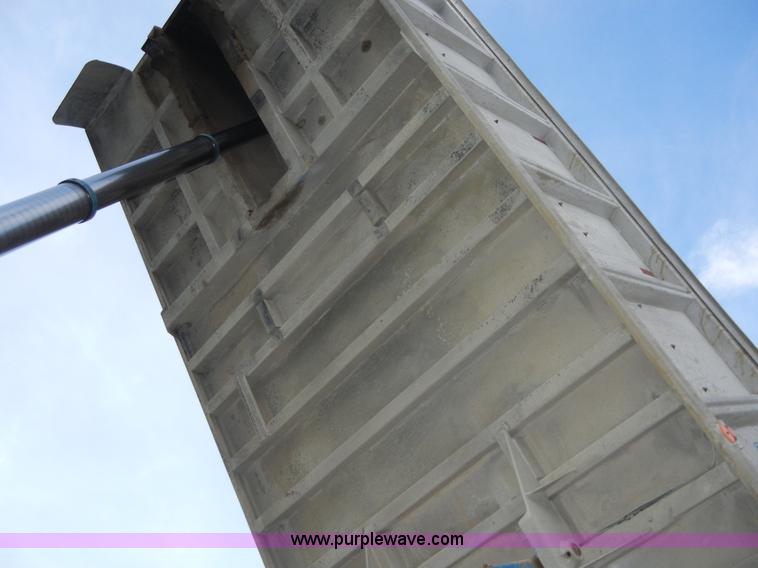 image for item 2358 1990 Mate 26' dump trailer