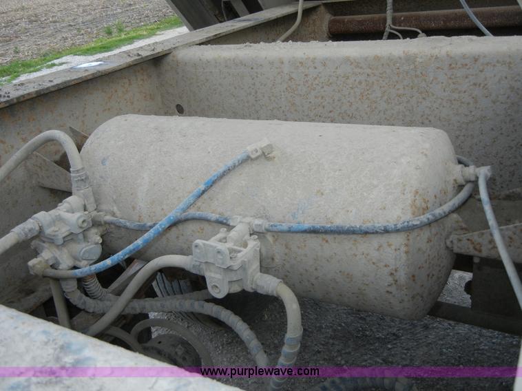 image for item 2358 1990 Mate 26' dump trailer