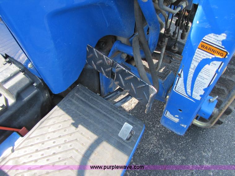 image for item 3444 2006 New Holland TC30 MFWD tractor