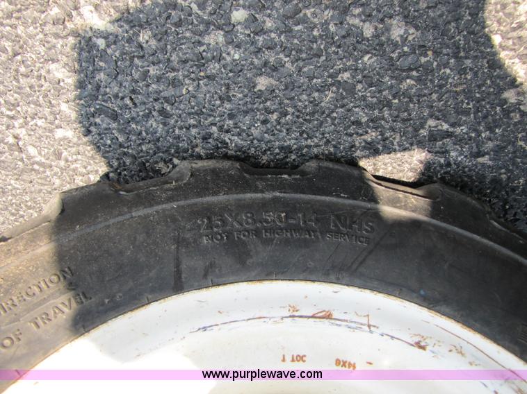 image for item 3444 2006 New Holland TC30 MFWD tractor