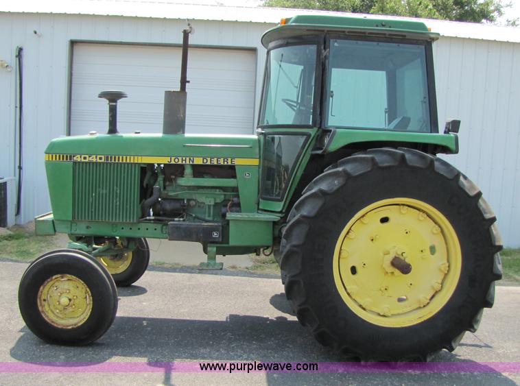 image for item 3447 1981 John Deere 4040 tractor