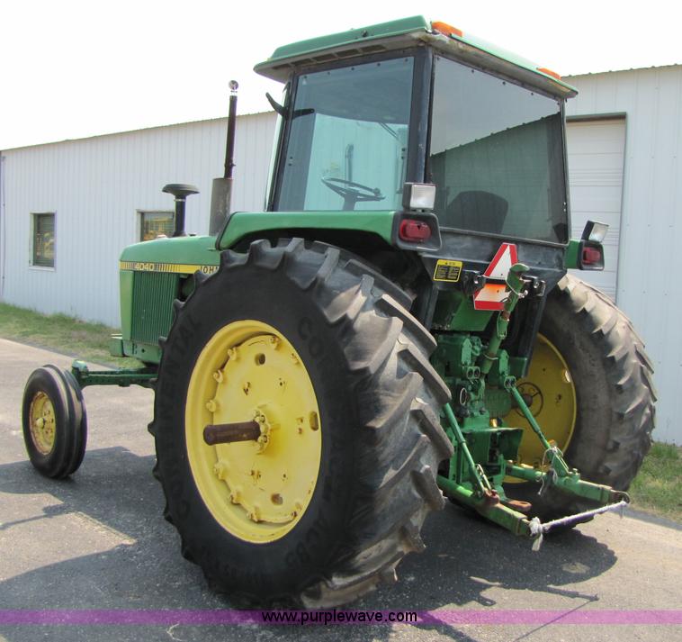 image for item 3447 1981 John Deere 4040 tractor