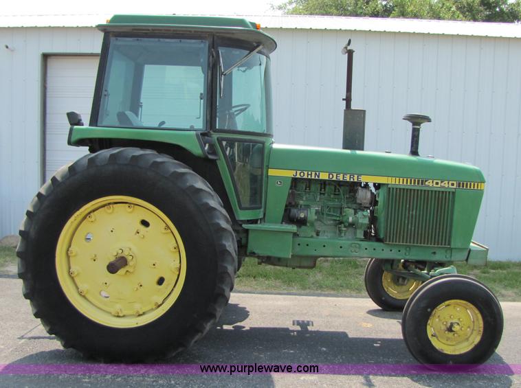 image for item 3447 1981 John Deere 4040 tractor