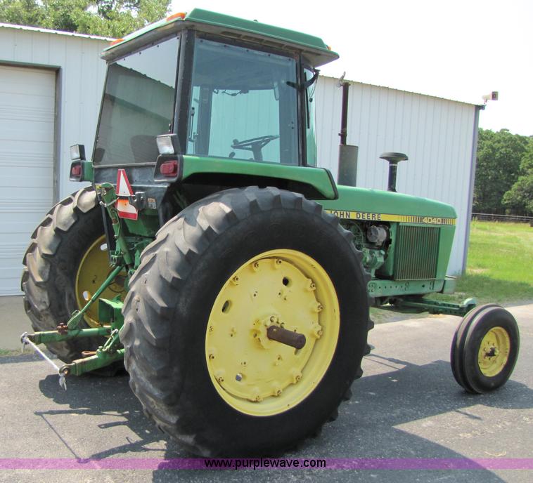 image for item 3447 1981 John Deere 4040 tractor