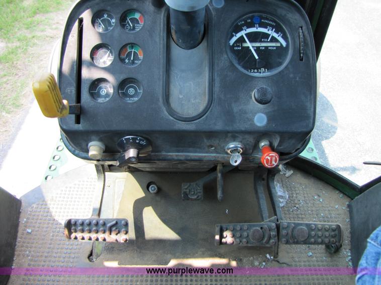 image for item 3447 1981 John Deere 4040 tractor