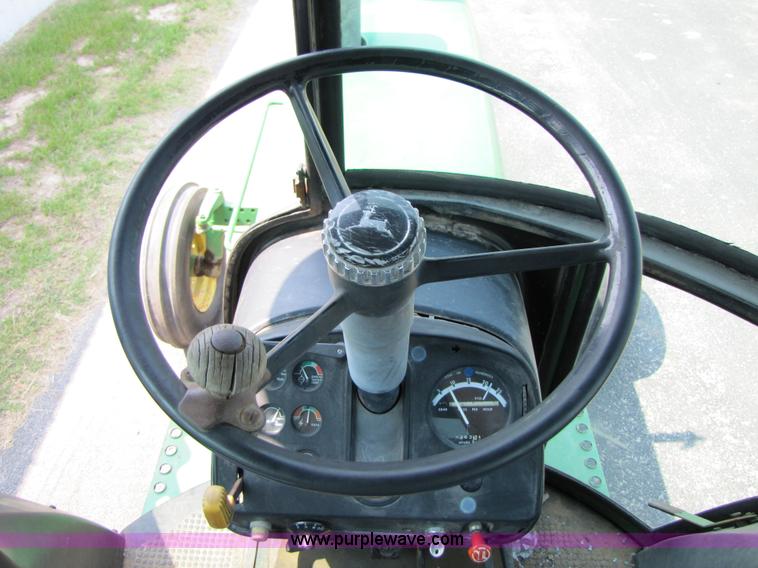 image for item 3447 1981 John Deere 4040 tractor