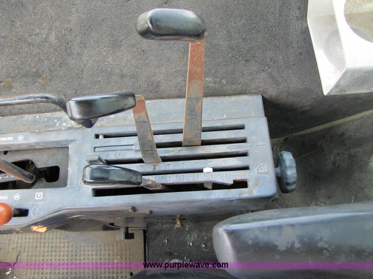 image for item 3447 1981 John Deere 4040 tractor