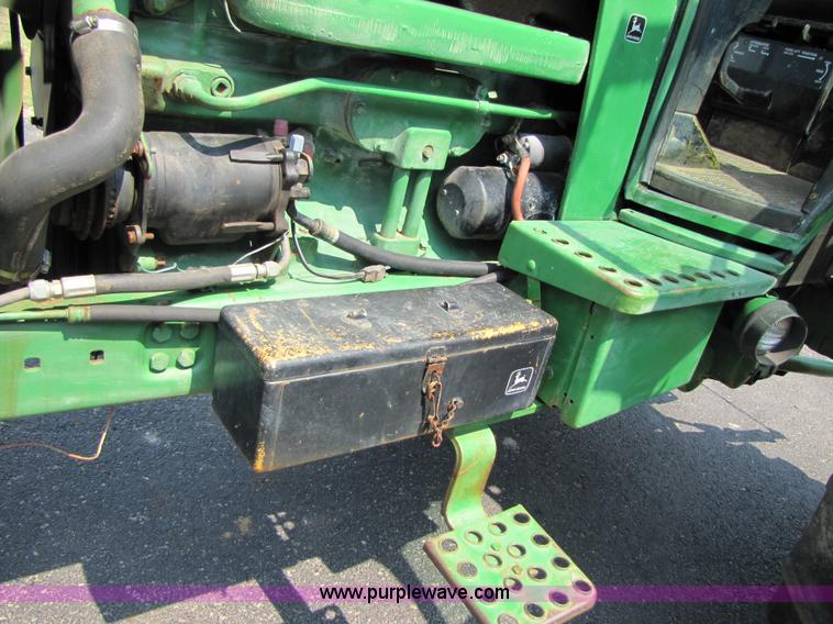 image for item 3447 1981 John Deere 4040 tractor