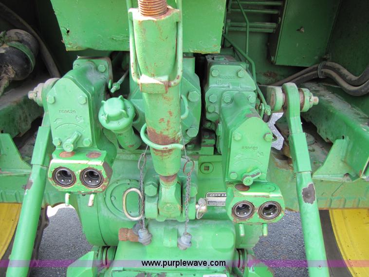 image for item 3447 1981 John Deere 4040 tractor