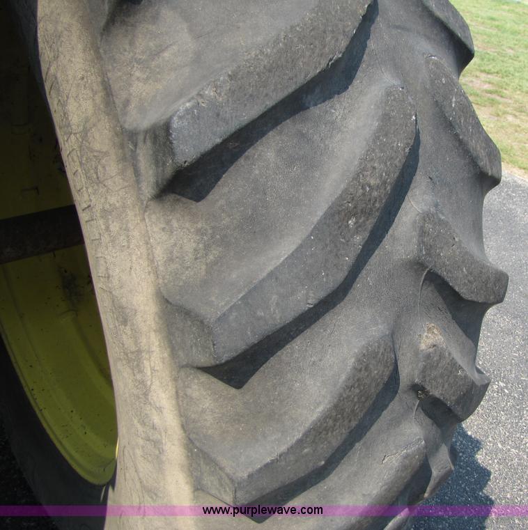 image for item 3447 1981 John Deere 4040 tractor