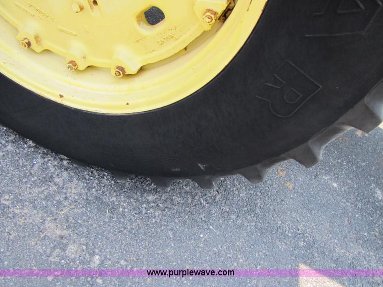 image for item 3447 1981 John Deere 4040 tractor