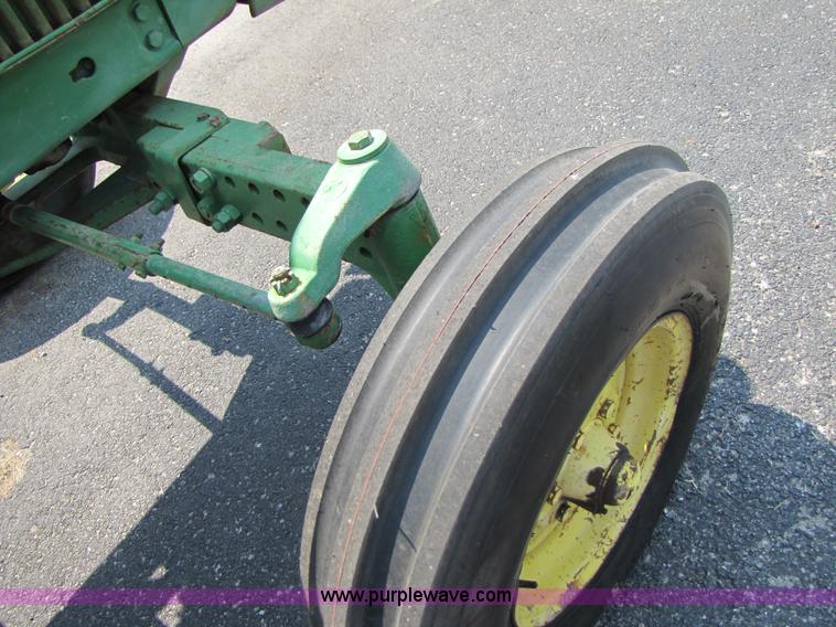 image for item 3447 1981 John Deere 4040 tractor