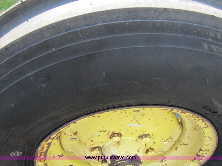 image for item 3447 1981 John Deere 4040 tractor