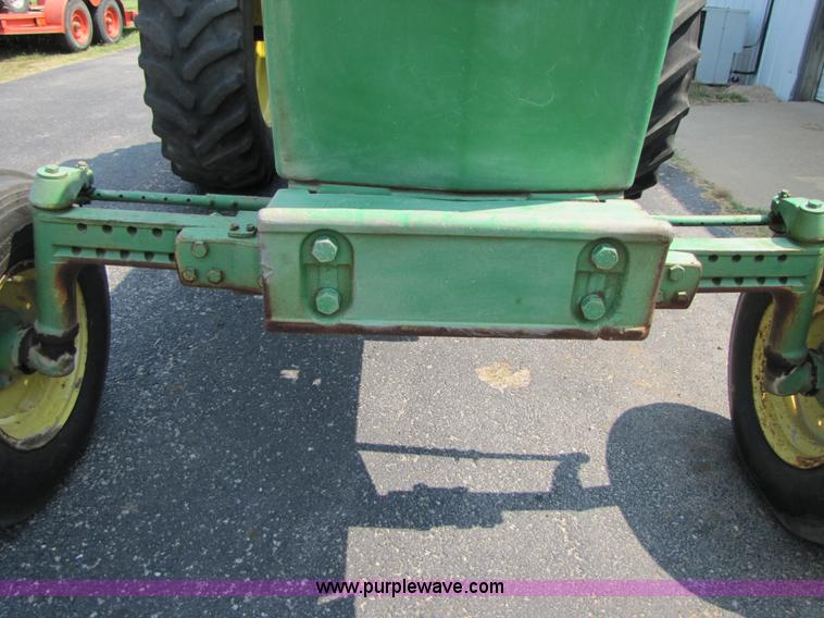 image for item 3447 1981 John Deere 4040 tractor