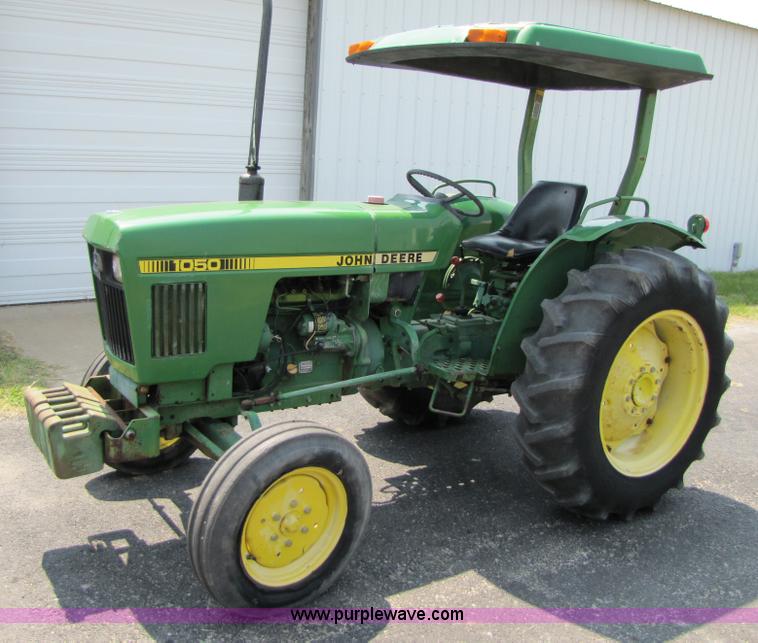 image for item 3449 1984 John Deere 1050 tractor