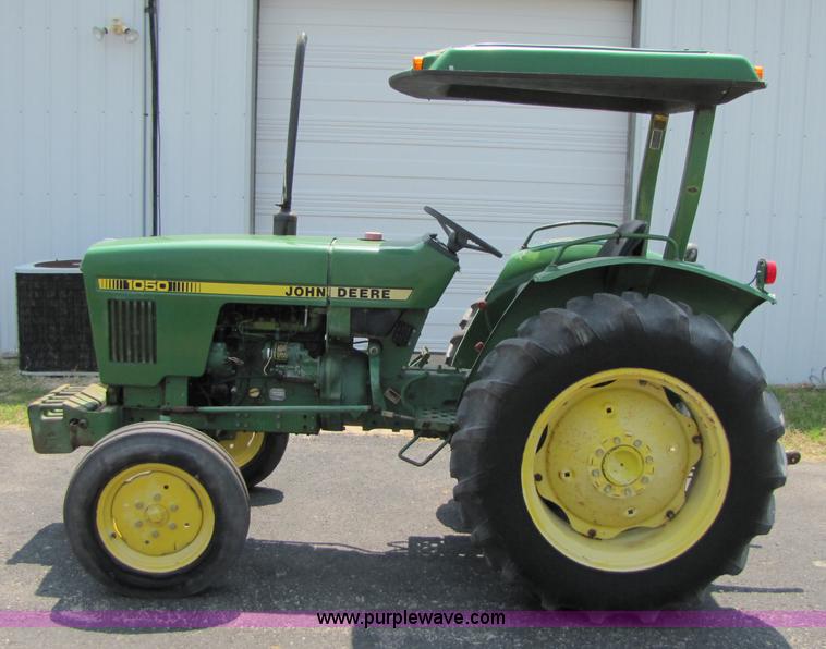 image for item 3449 1984 John Deere 1050 tractor