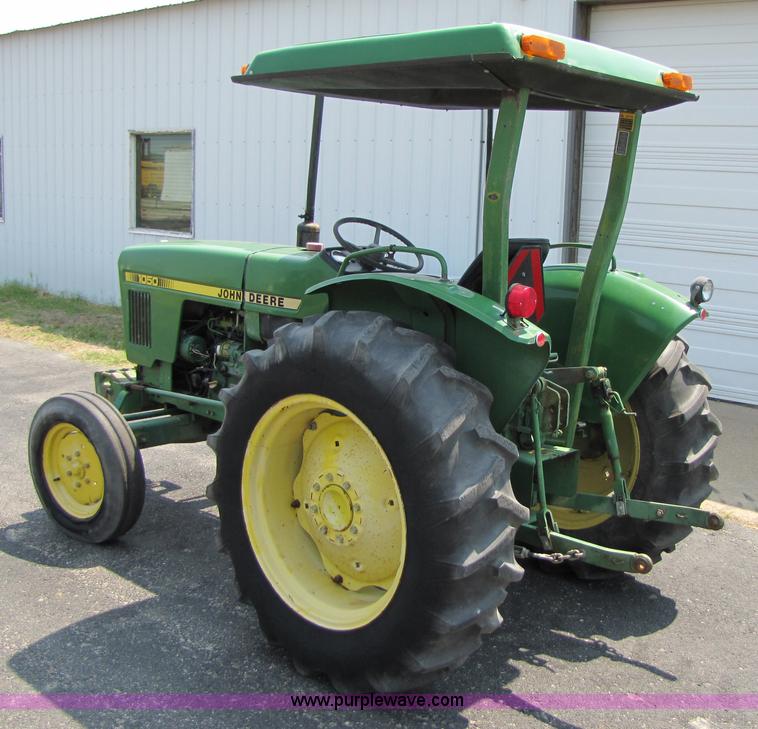 image for item 3449 1984 John Deere 1050 tractor