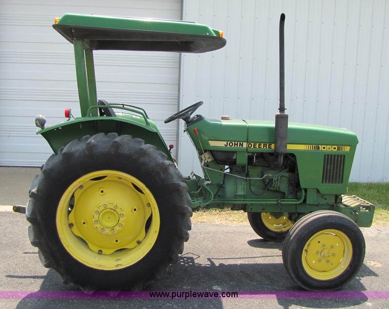 image for item 3449 1984 John Deere 1050 tractor