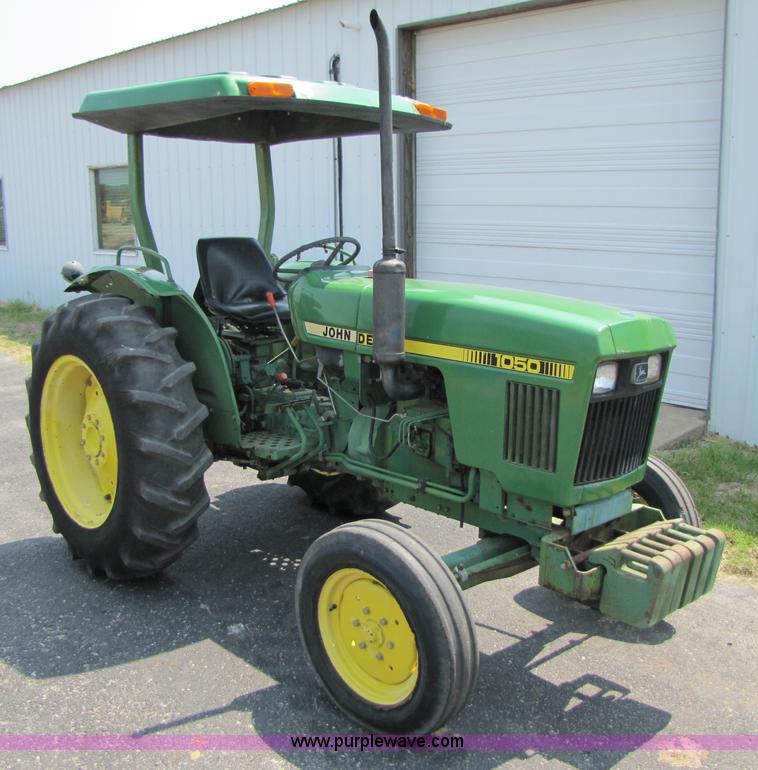 image for item 3449 1984 John Deere 1050 tractor