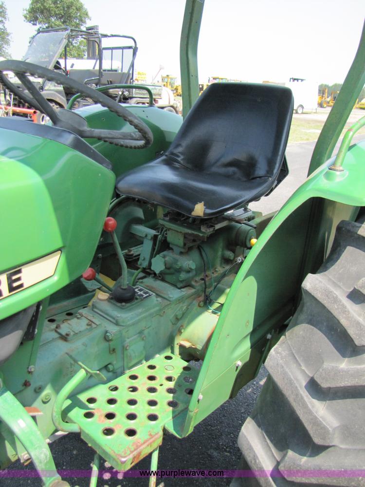 image for item 3449 1984 John Deere 1050 tractor