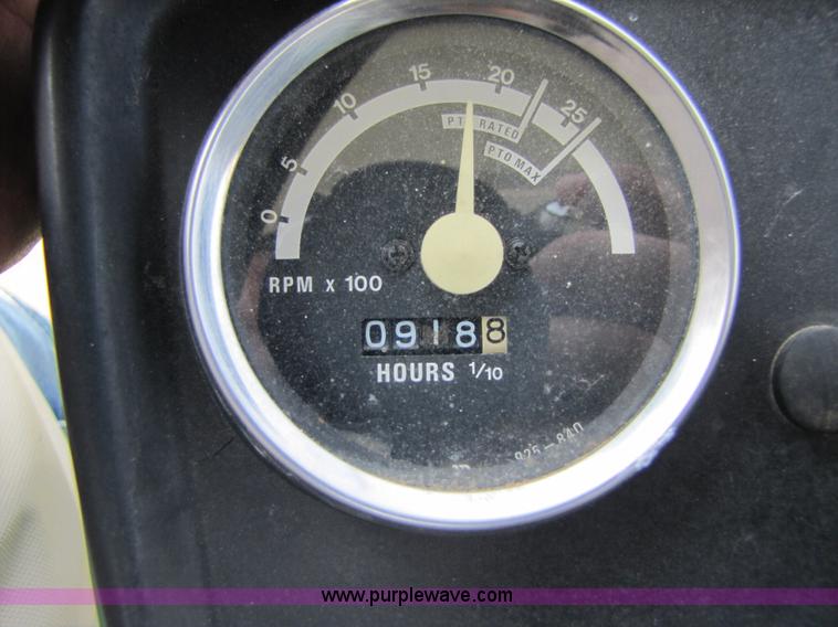 image for item 3449 1984 John Deere 1050 tractor