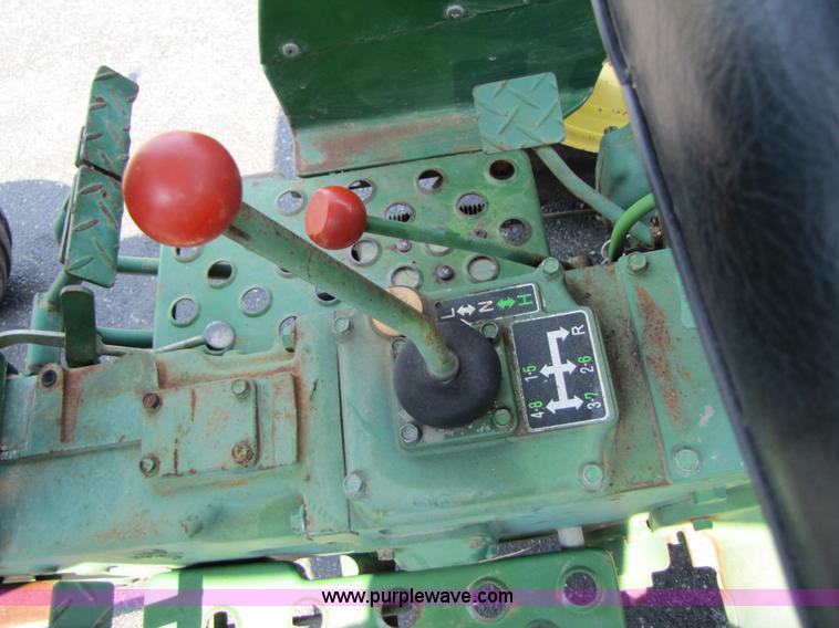 image for item 3449 1984 John Deere 1050 tractor