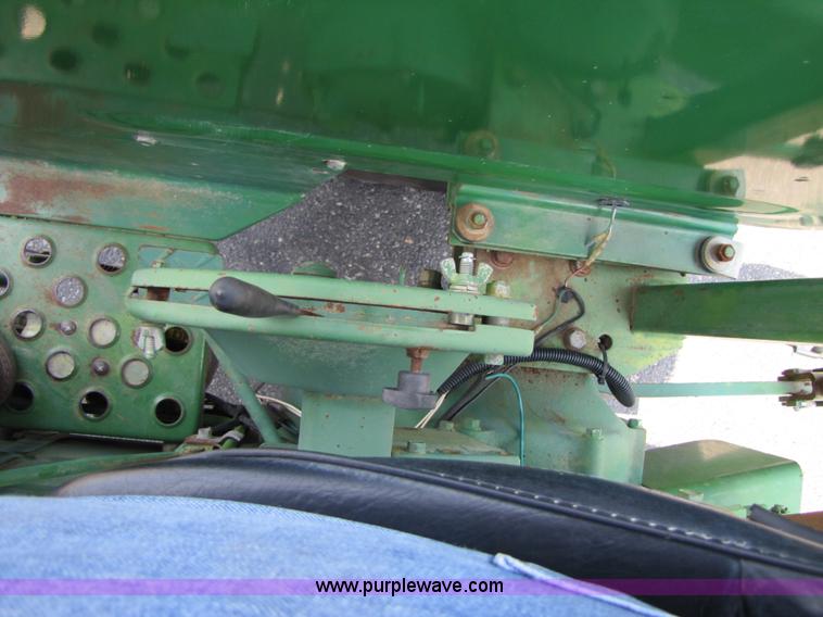 image for item 3449 1984 John Deere 1050 tractor