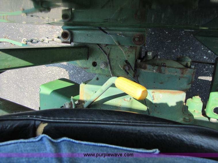 image for item 3449 1984 John Deere 1050 tractor