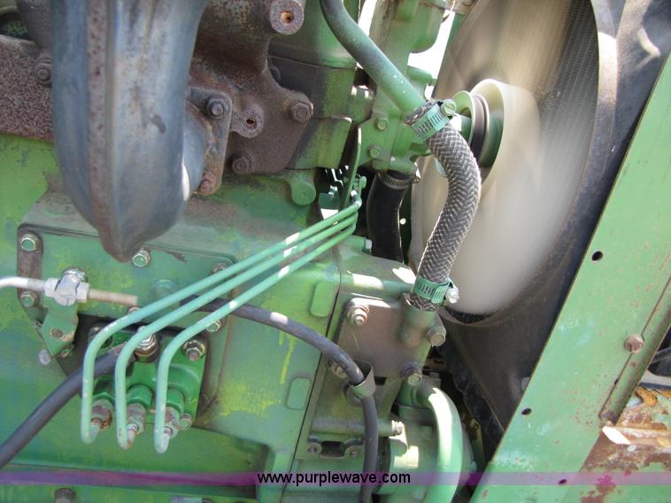 image for item 3449 1984 John Deere 1050 tractor