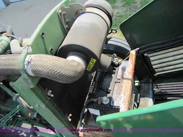 image for item 3449 1984 John Deere 1050 tractor