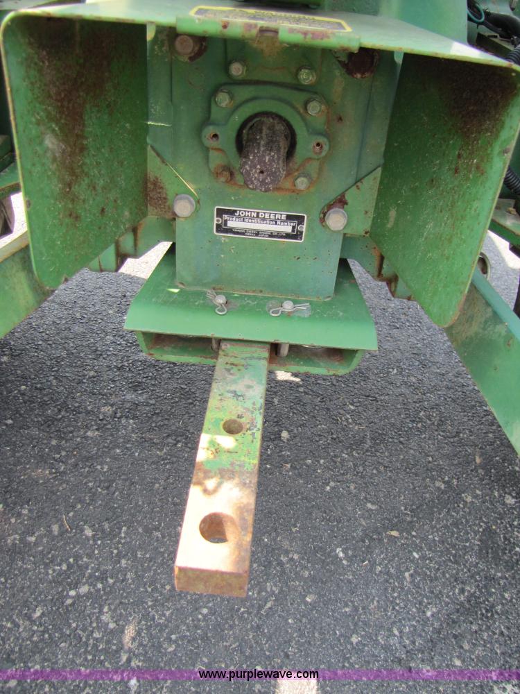 image for item 3449 1984 John Deere 1050 tractor