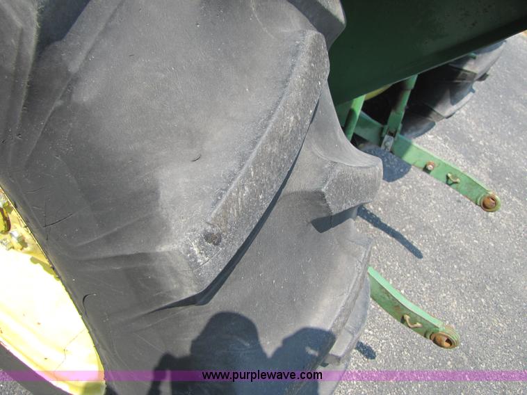 image for item 3449 1984 John Deere 1050 tractor