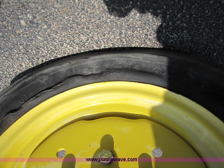 image for item 3449 1984 John Deere 1050 tractor