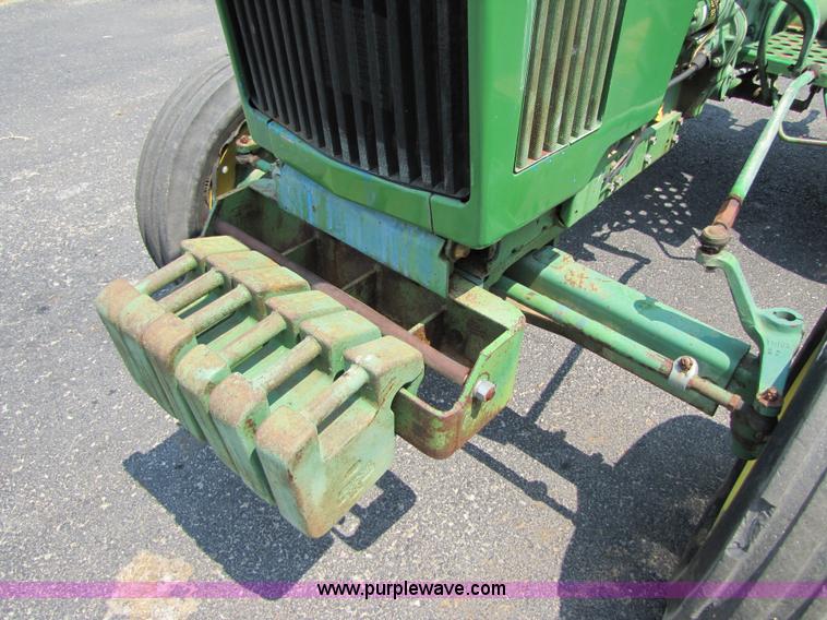 image for item 3449 1984 John Deere 1050 tractor