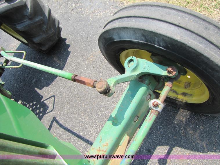 image for item 3449 1984 John Deere 1050 tractor