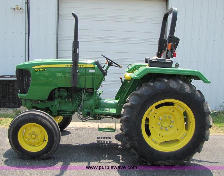 image for item 3450 2010 John Deere 5045D tractor