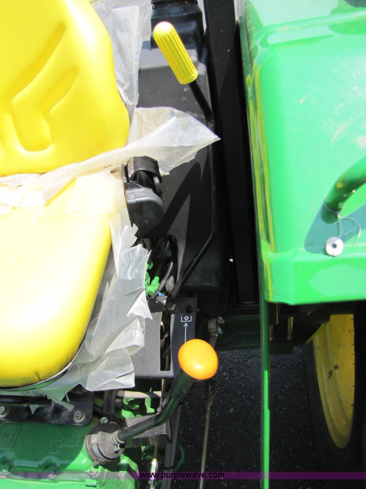 image for item 3450 2010 John Deere 5045D tractor