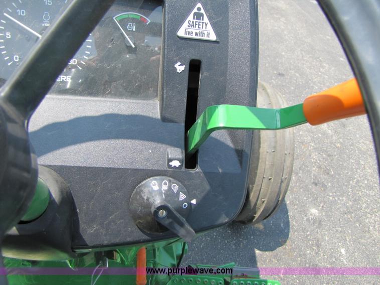 image for item 3450 2010 John Deere 5045D tractor